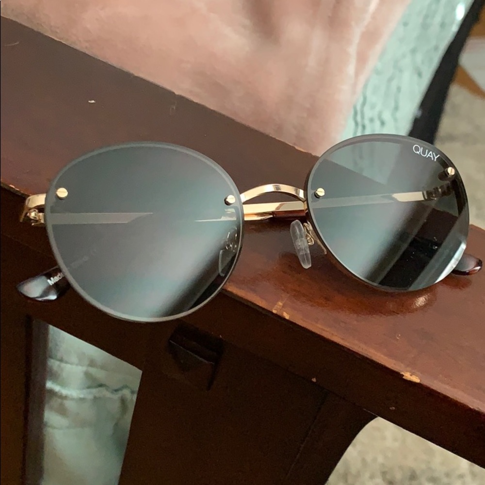 Quay “Farrah” sunglasses